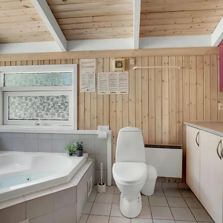 Holiday home Gorgeous In Nexo With Wifi Vester Somarken